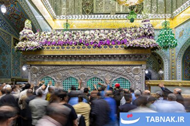 عکس: گل‌آرایی ضریح مطهر رضوی در آستانه ولادت امام رضا علیه‌السلام