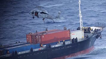 تصاویر حمله جنون آمیز کماندوهای آمریکا به یک کشتی به خاطر ایران!