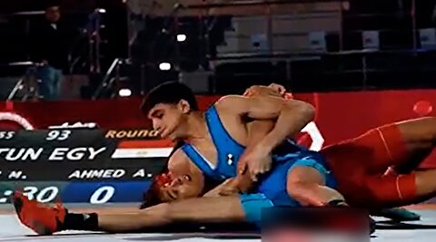 فن دیدنی کشتی گیر مصری با بازدید میلیونی