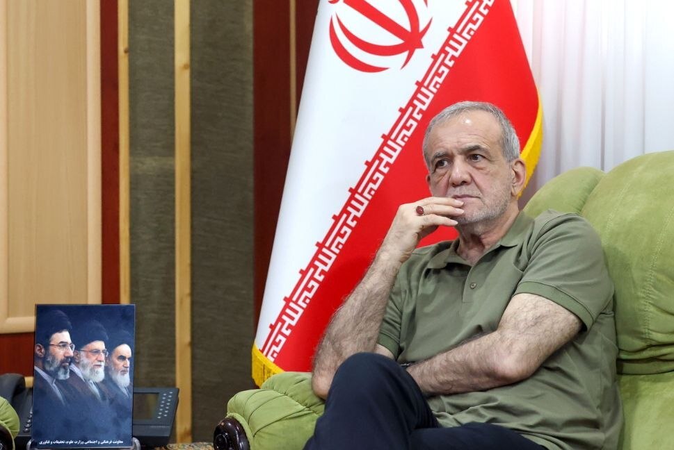 استایل جدید پزشکیان در نشست رسمی