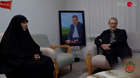 تصاویر حضور شهید لاریجانی در منزل شهید حاج رمضان
