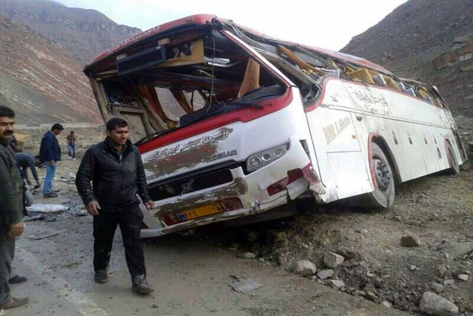واژگونی اتوبوس مسافربری در جاده زاهدان ـ بم