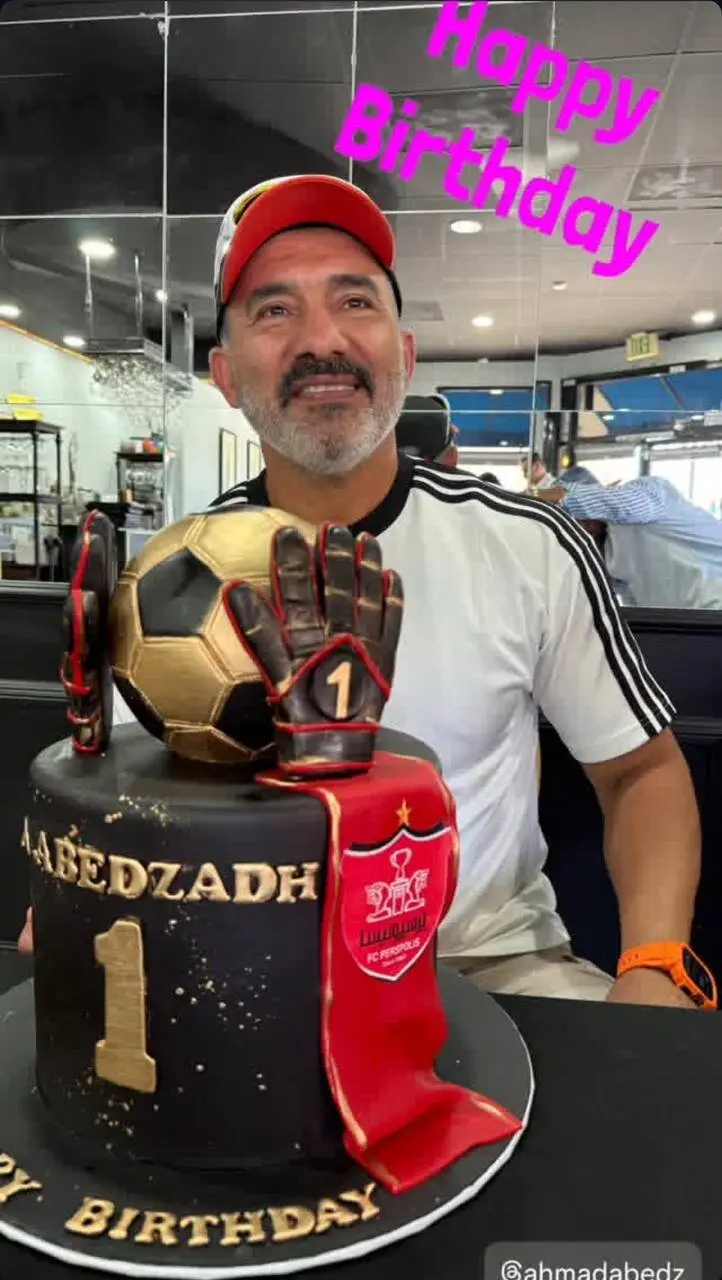 جشن تولد عابدزاده در آمریکا با کیک پرسپولیس