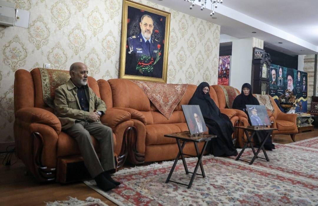 دیدار فرمانده قرارگاه خاتم&zwnj;الانبیا با خانواده شهیدان نصیرزاده و دره&zwnj;باغی