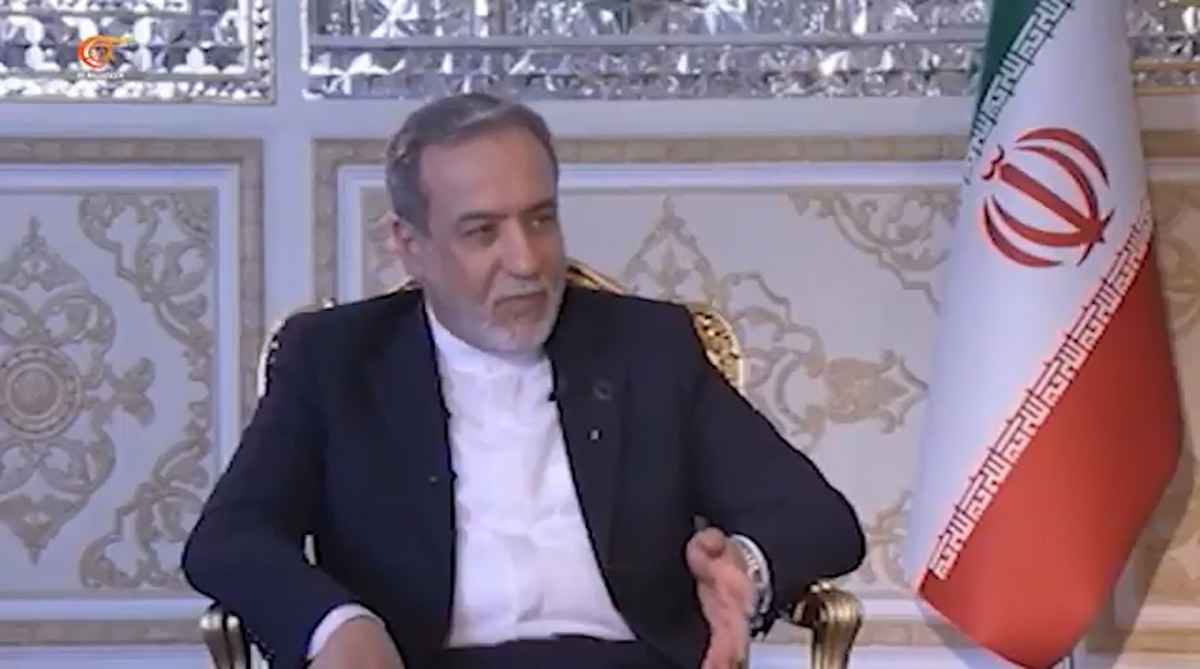 روایت عراقچی از لحظات بمباران بیت رهبری: نیمی از ساختمان فروریخت