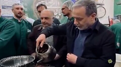 وزیر امورخارجه مهمان چایخانه امام رضا (ع)