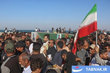 عکس: تشییع پیکر شهید «قدرت زرنگاری» در جزیره هرمز
