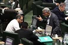 نامه جمعی از نمایندگان مجلس به رهبر انقلاب/ ۴ محور پیشنهادی برای تقویت پول ملی و آرامش اقتصادی