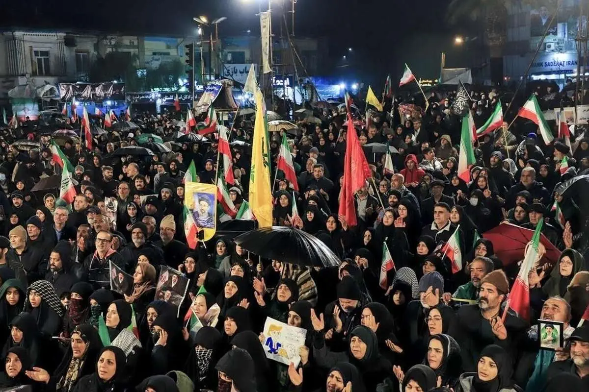 تندروها تجمعات شبانه را سیاسی کردهاند / نباید مذاکرهکنندگان را آماج شعارهای سیاسی قرار داد تندروها تجمعات شبانه را سیاسی کردهاند / نباید مذاکرهکنندگان را آماج شعارهای سیاسی قرار داد