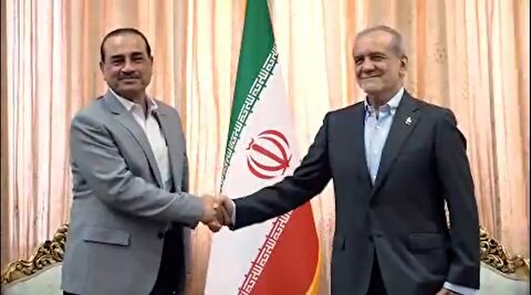 دیدار عاصم منیر با پزشکیان و عراقچی