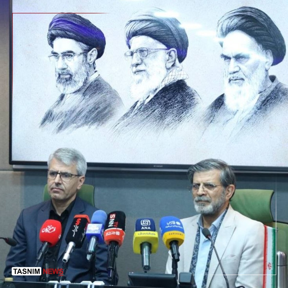 اهدای نشان پارسی جان به بقایی