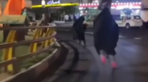 اسکیت سواران چادری در تجمعات شبانه