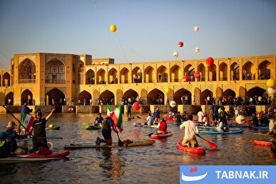 عکس: پارو زدن بر موج‌های زاینده‌رود