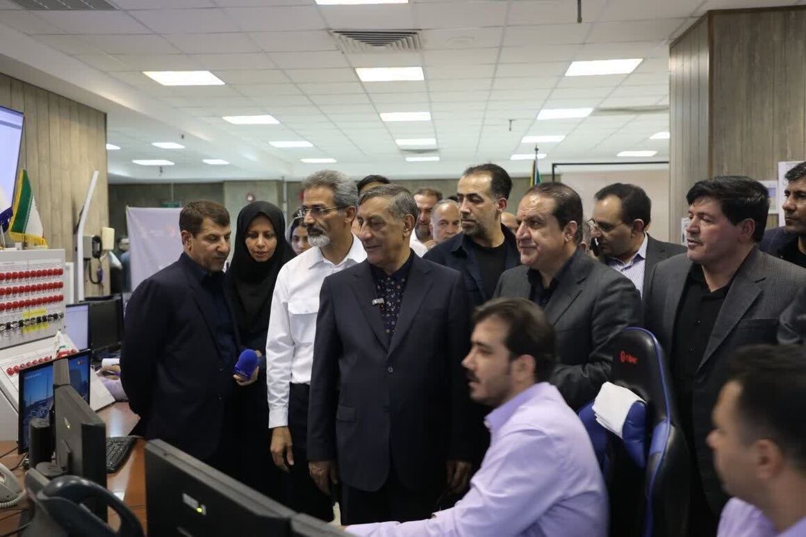 بازدید معاون اجرایی رئیسجمهوری از طرح توسعه میدان نفتی آذر بازدید معاون اجرایی رئیسجمهوری از طرح توسعه میدان نفتی آذر