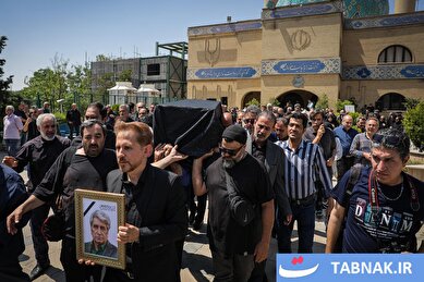 عکس: وداع با صدای ماندگار؛ تشییع پیکر بهروز رضوی