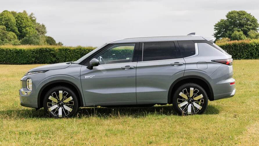 میتسوبیشی اوتلندر PHEV؛ قهرمان بی&zwnj;سروصدایی که عضله ندارد، اما عقل دارد