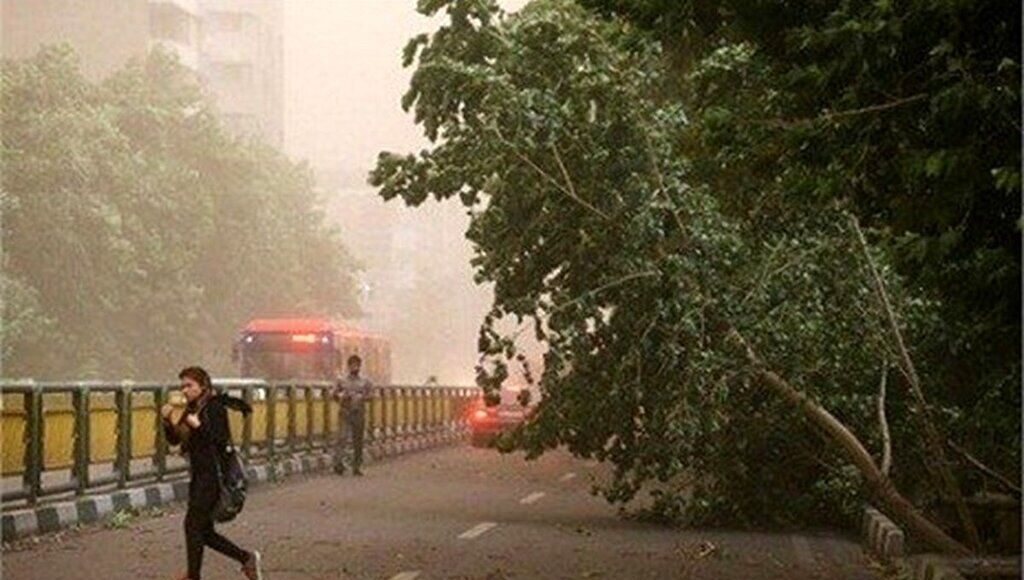 وزش باد شدید در تهران ادامه دارد