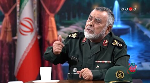 حمل تیربار روی دوش آیت الله مجتبی خامنه‌ای