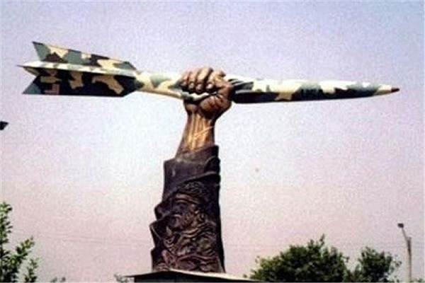 ناشکری کردیم گلوله توپ شد موشک/اینها برای کفن شهدا، اضافه آمد پرچم ایران درست کنید! ناشکری کردیم گلوله توپ شد موشک/اینها برای کفن شهدا، اضافه آمد پرچم ایران درست کنید!