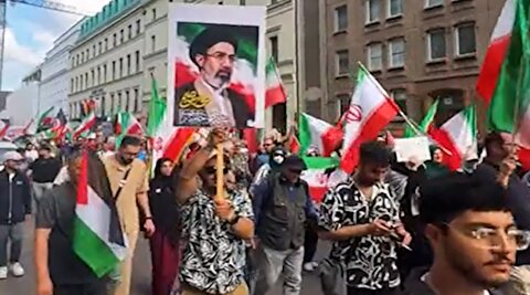 شعار «پهلوی بی‌شرف» در برلین