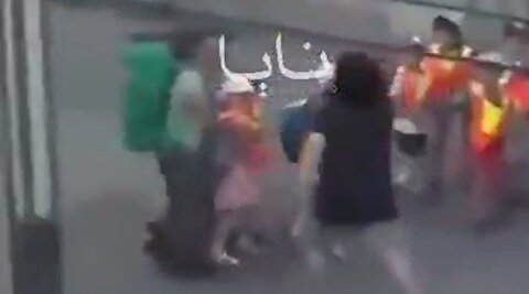 لحظات حمله با سلاح سرد در ایستگاه قطار