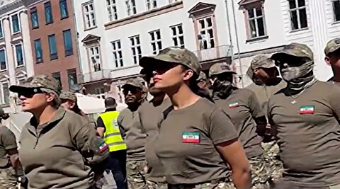 تصاویر طرفداران رضا پهلوی با لباس ارتش آمریکا!