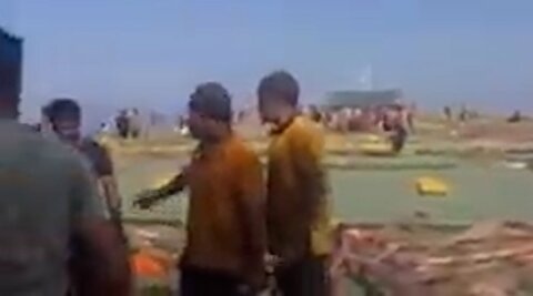 تصاویر لخت کردن کشتی که در تنگه هرمز هدف قرار گرفت
