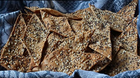 طرز تهیه نان تخت ترد