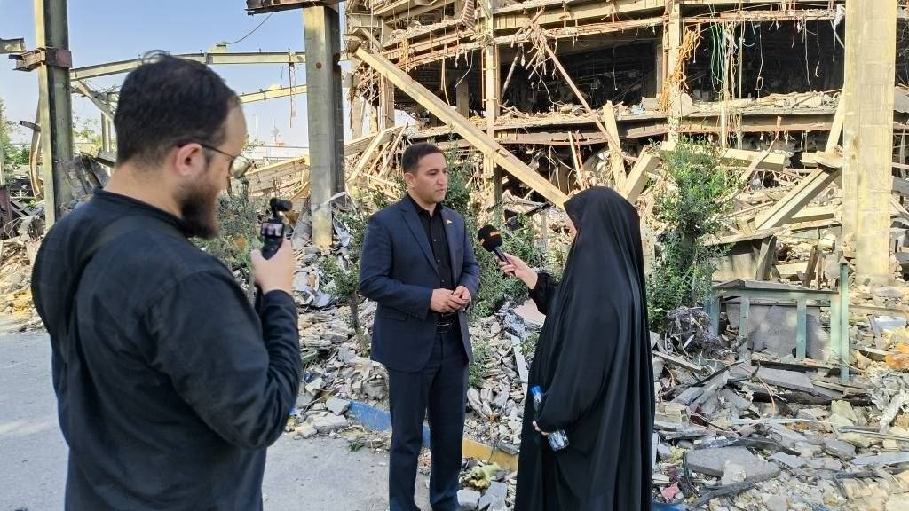بازدید میهمانان از ساختمان پژوهشگاه فضایی ایران