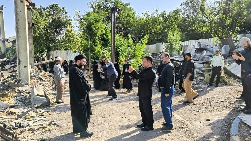 بازدید میهمانان از ساختمان پژوهشگاه فضایی ایران