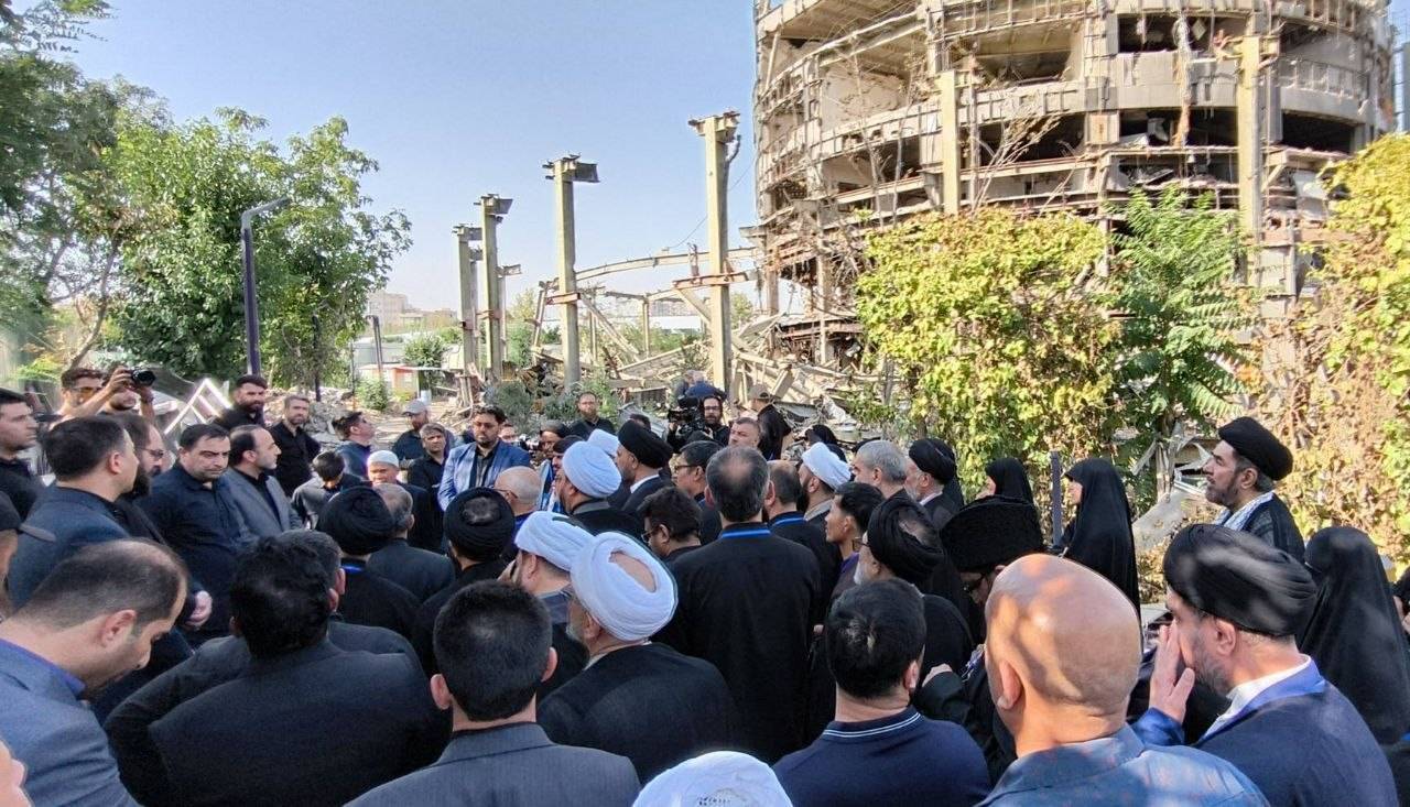بازدید میهمانان از ساختمان پژوهشگاه فضایی ایران