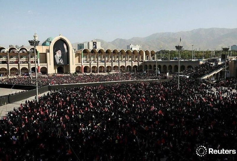 وداع مردم با آقای شهید ایران در مصلی تهران/ بروزرسانی می شود