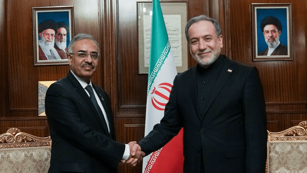 دیدار دبیرکل سازمان دی هشت با عراقچی