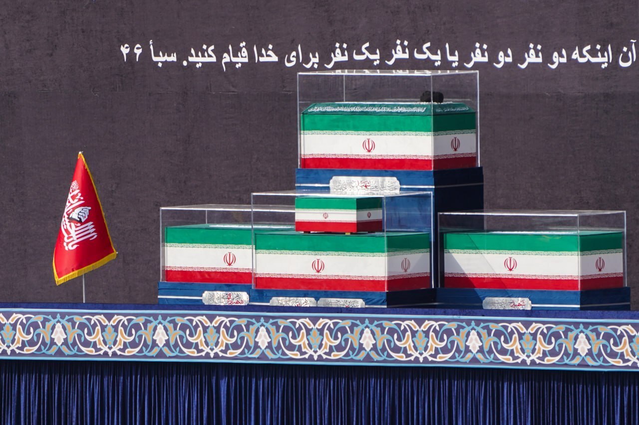 وداع مردم با آقای شهید ایران در مصلی تهران/ بروزرسانی می شود