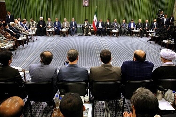 نگاه رهبری به رسالت شعر متمایز بود/حسرتی که بر دل شاعر ماند
