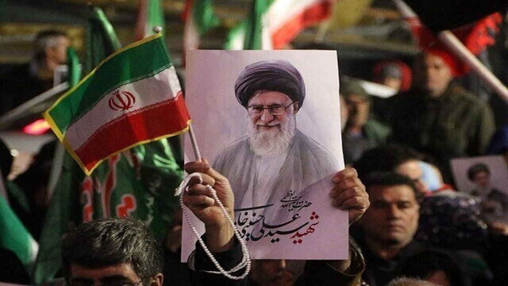 نماز آخر بر قامت امام شهید / وداع با ستون استقامت ایران / دلی که رفت و راهی که ماند نماز آخر بر قامت امام شهید / وداع با ستون استقامت ایران / دلی که رفت و راهی که ماند