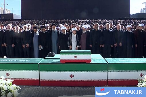 عکس: مراسم اقامه نماز بر پیکر امام شهید امت