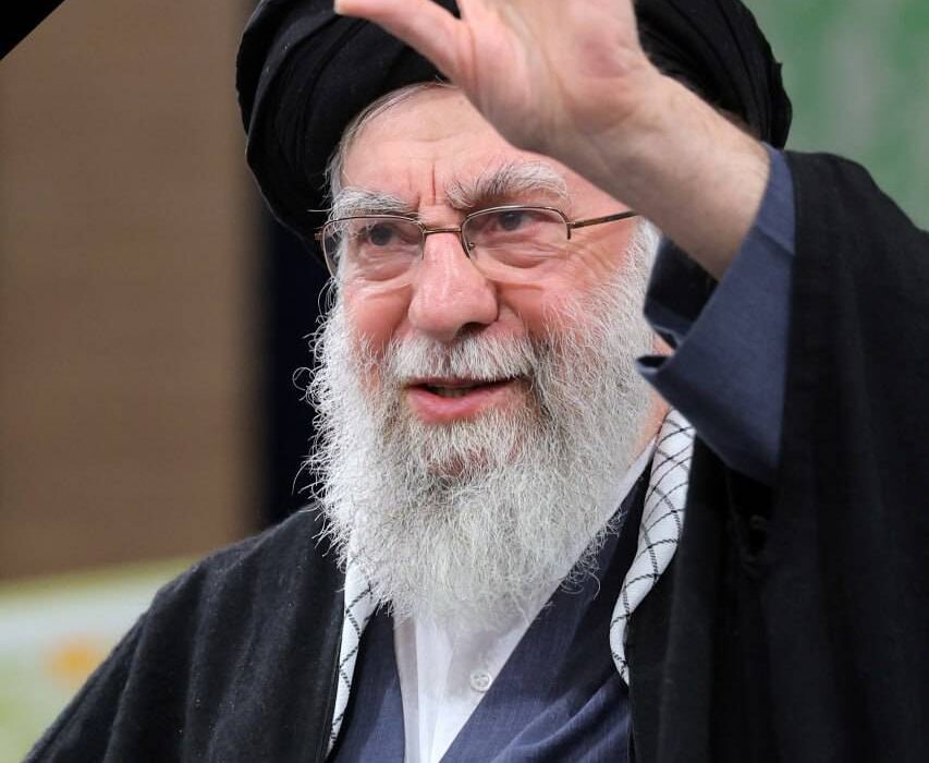 آقا... دلتنگی از همین الان شروع شد / بعد از تو، این خانه چیزی کم دارد آقا... دلتنگی از همین الان شروع شد / بعد از تو، این خانه چیزی کم دارد