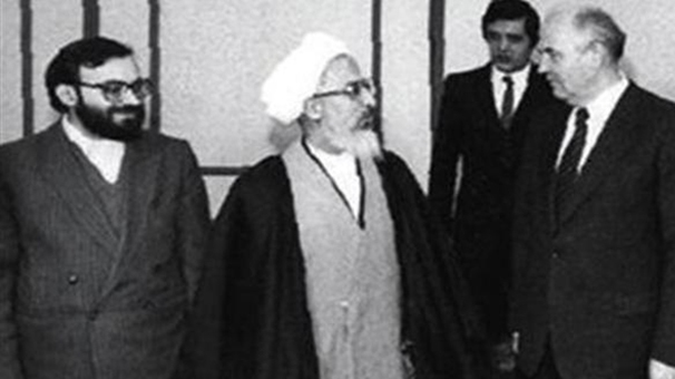 نماز خداحافظی «فیلسوف نظام» بر پیکر رهبر شهید / آیت الله جوادی آملی نیم قرن با انقلاب اسلامی نماز خداحافظی «فیلسوف نظام» بر پیکر رهبر شهید / آیت الله جوادی آملی نیم قرن با انقلاب اسلامی