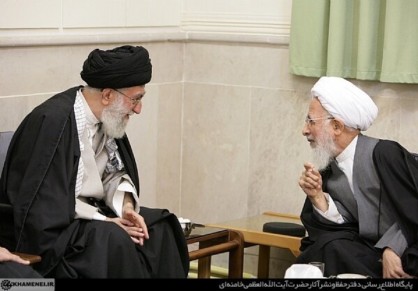 نماز خداحافظی «فیلسوف نظام» بر پیکر رهبر شهید / آیت الله جوادی آملی نیم قرن با انقلاب اسلامی نماز خداحافظی «فیلسوف نظام» بر پیکر رهبر شهید / آیت الله جوادی آملی نیم قرن با انقلاب اسلامی