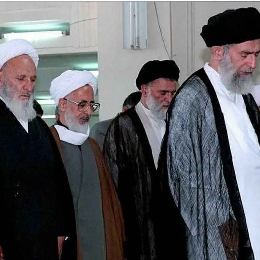 نماز خداحافظی «فیلسوف نظام» بر پیکر رهبر شهید / آیت الله جوادی آملی نیم قرن با انقلاب اسلامی نماز خداحافظی «فیلسوف نظام» بر پیکر رهبر شهید / آیت الله جوادی آملی نیم قرن با انقلاب اسلامی