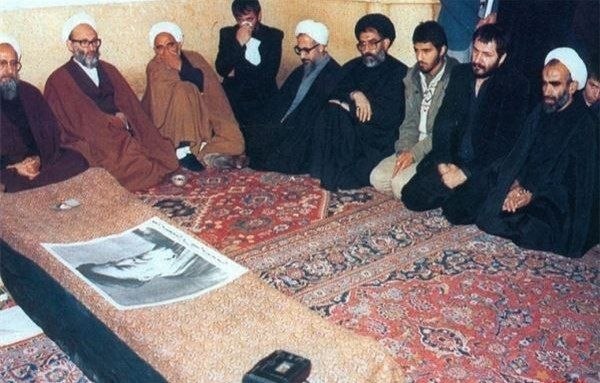 نماز خداحافظی «فیلسوف نظام» بر پیکر رهبر شهید / آیت الله جوادی آملی نیم قرن با انقلاب اسلامی نماز خداحافظی «فیلسوف نظام» بر پیکر رهبر شهید / آیت الله جوادی آملی نیم قرن با انقلاب اسلامی