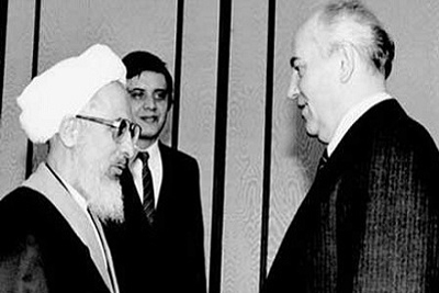 نماز خداحافظی &laquo;فیلسوف نظام&raquo; بر پیکر رهبر شهید / آیت الله جوادی آملی نیم قرن با انقلاب اسلامی