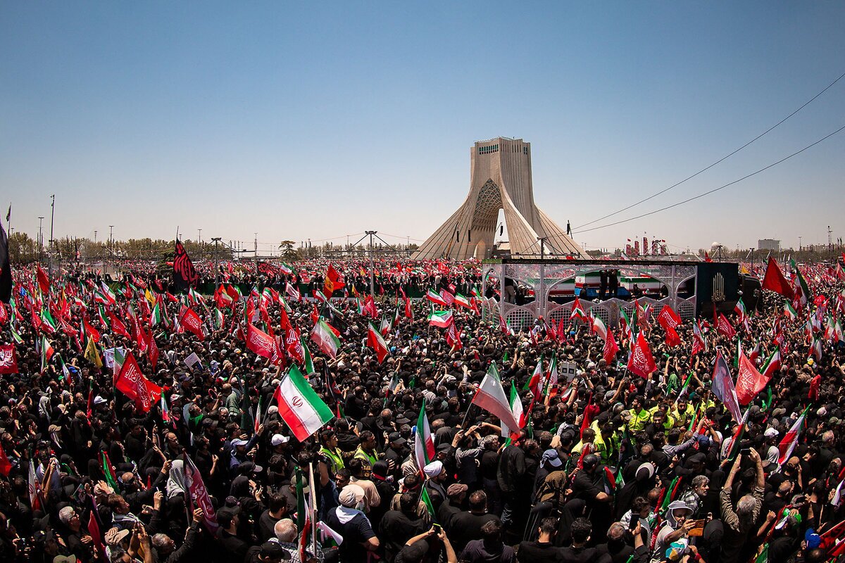 حضور گسترده در مراسم تشییع پیامی فراتر از سوگواری دارد/ ابراز غم و اندوه در خیابانها برای آیت الله خامنهای حقیقی است