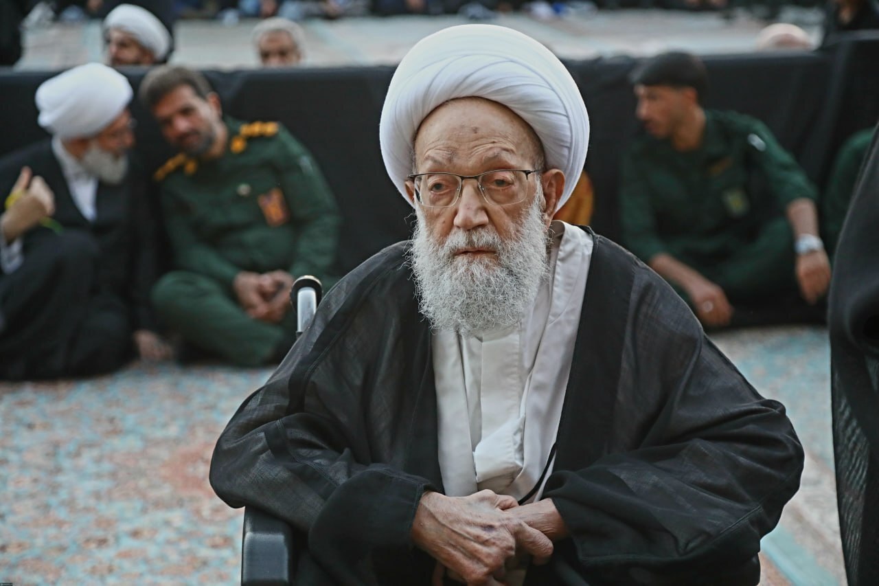 آیتالله شیخ عیسی قاسم در مراسم نماز امام شهید