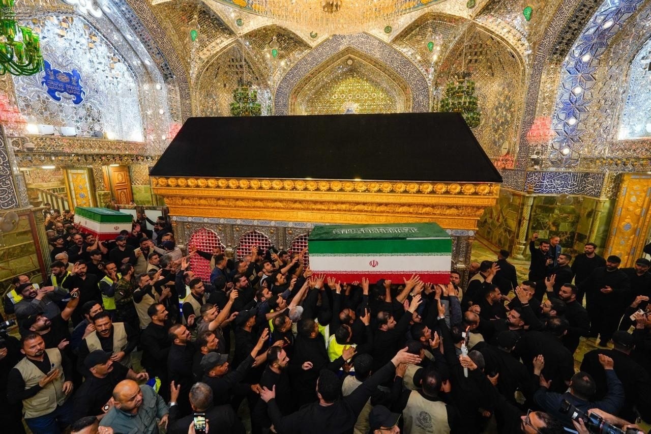 اقامه نماز بر پیکر رهبر شهید ایران در حرم امیرالمومنین/ازدحام بیسابقه در مسیرهای منتهی به نجف/بروزرسانی می شود اقامه نماز بر پیکر رهبر شهید ایران در حرم امیرالمومنین/ازدحام بیسابقه در مسیرهای منتهی به نجف/بروزرسانی می شود