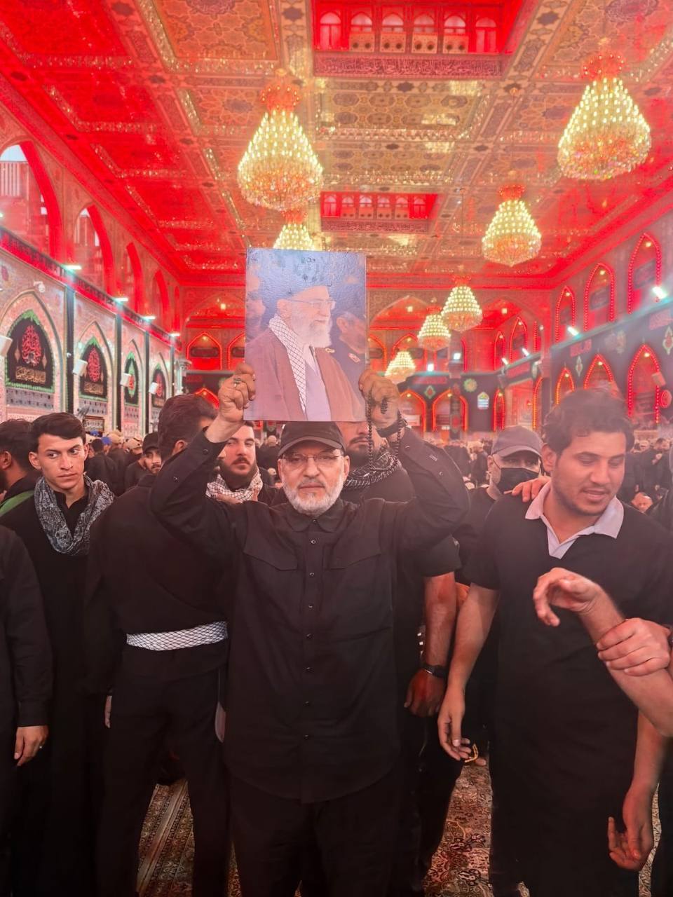 تشییع و بدرقه پیکر امام شهید در عراق/وداع تاریخی با آقای شهید در میان سیل خروشان جمعیت / بروزرسانی می شود