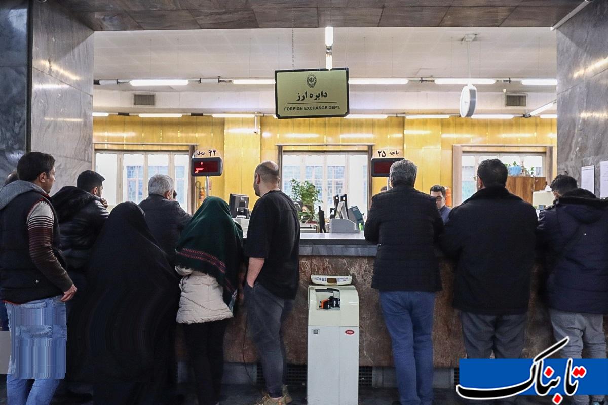 پرونده باز اختلال چند هفته‌ای بانک‌ها/ نه استعفا، نه برکناری؛ حداقل خسارت مردم را جبران کنید