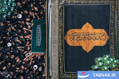عکس: اقامه نماز و طواف و خاکسپاری پیکر مطهر رهبر شهید انقلاب در حرم مطهر رضوی