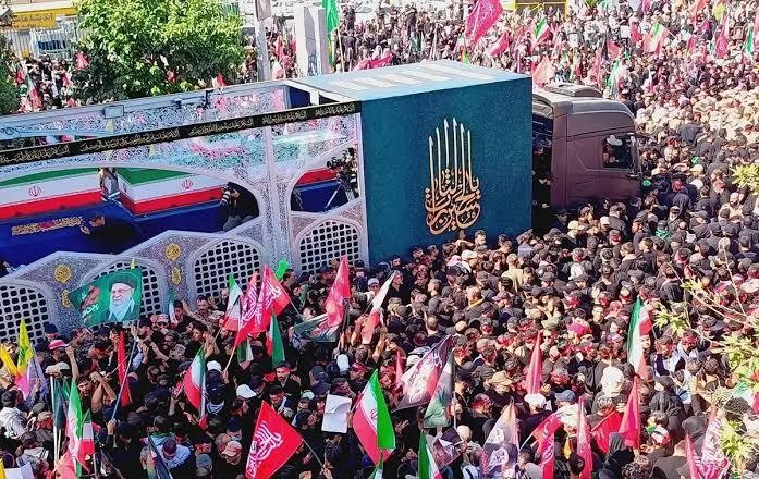 آمریکا خواست مراسم تشییع رهبر شهید را تحتالشعاع قرار دهد / تعرض کویت و بحرین بیپاسخ نمیماند آمریکا خواست مراسم تشییع رهبر شهید را تحتالشعاع قرار دهد / تعرض کویت و بحرین بیپاسخ نمیماند